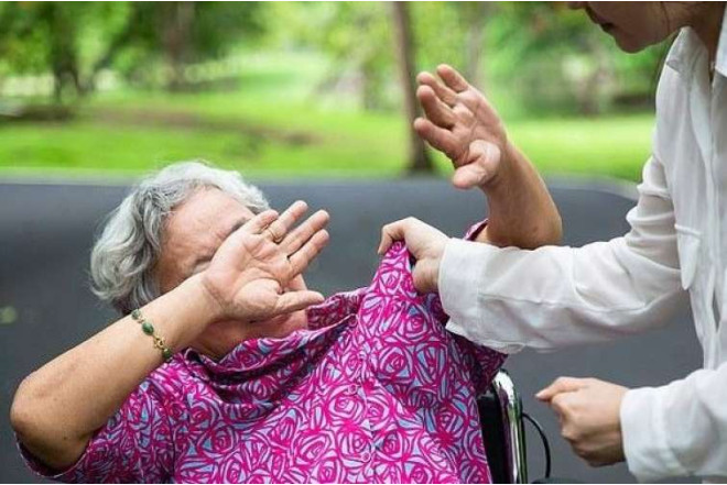 Bakıda kişi narkotik almaq üçün pul verməyən anasını döyüb 