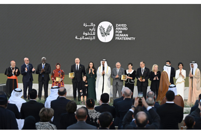 İlham Əliyev Əbu-Dabidəki mərasimdən görüntülər paylaşdı 