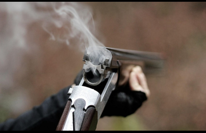 Bakıda şagird müəllimi GÜLLƏLƏDİ