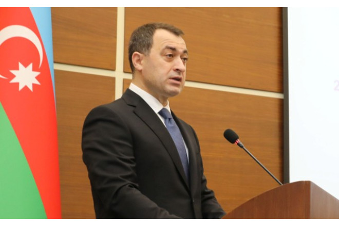 İcra başçısına itki - FOTO