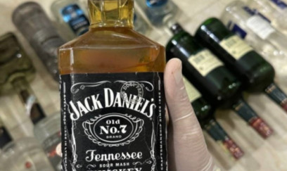 Məşhur restoranda saxta alkoqollu içkilər aşkarlandı - FOTOLAR