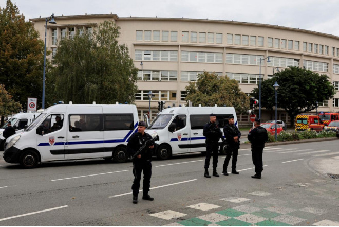 Fransada məktəbdən təxminən 1 200 nəfər təxliyə edilib 