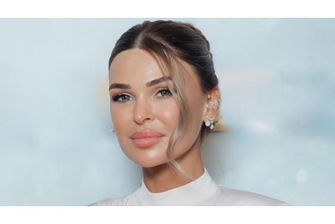 Tanınmış rəssamın övladını əlindən alırlar 