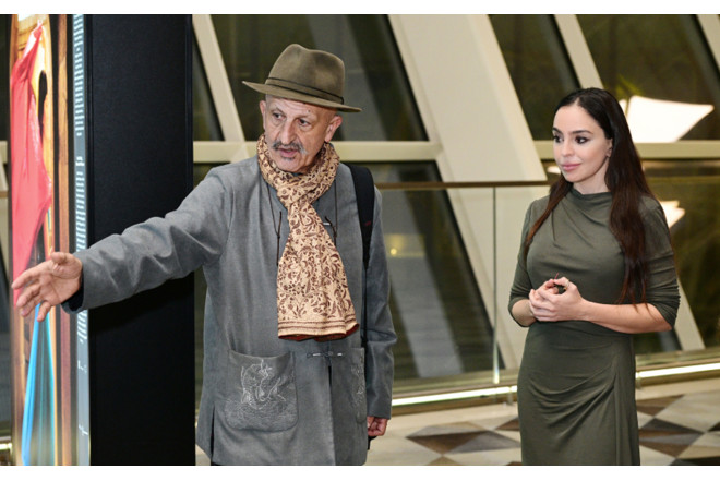 Leyla Əliyeva sərgidə - Fotolar
