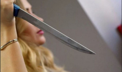 Bakıda tələbə qız bacısını bıçaqlayıb 