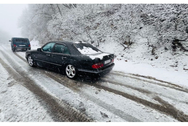 Bakı–Şamaxı yolunda buzlaşma - FOTO