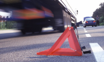 Qırmızı işıqda keçən sürücü qəzaya səbəb oldu - VİDEO