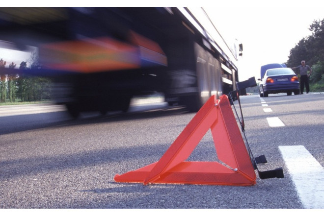 Qırmızı işıqda keçən sürücü qəzaya səbəb oldu - VİDEO