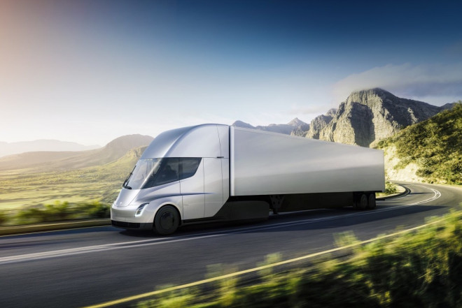 Tesla elektrikli tırın kütləvi istehsalına başlayır 