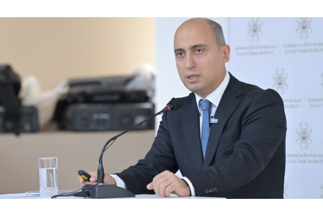 Emin Əmrullayev direktoru işdən çıxardı FOTO