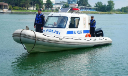 Xəzərdə nadir növdən olan balıqları ovlayan brakonyer SAXLANILDI