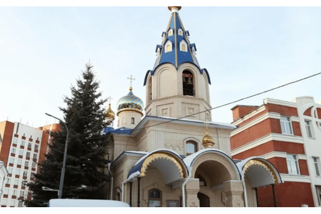 Rusiyada kişi kilsə ziyarətçilərinə hücum etdi - Qadınlar yaralandı