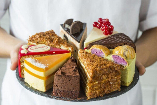 Sevgililər Günündə qaynar xəttə yığıb tort istədi, cərimələndi 