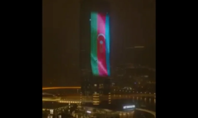 Belqraddakı binalar Azərbaycan və Serbiya bayraqlarının rəngləri ilə işıqlandırılıb 