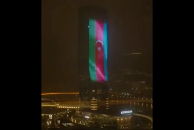 Belqraddakı binalar Azərbaycan və Serbiya bayraqlarının rəngləri ilə işıqlandırılıb 