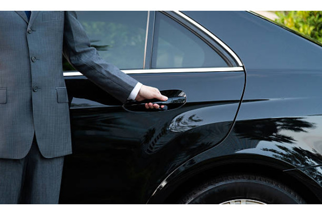 İcra başçısı keçmiş şirkət rəhbərini özünə sürücü təyin etdi 