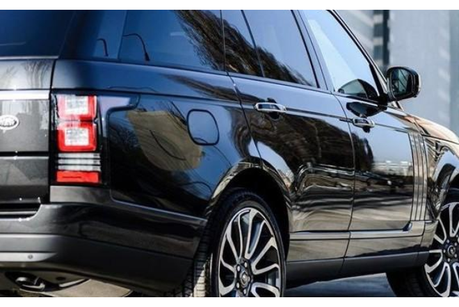 "Ayıq sürücü" "Range Rover"dən 11 min manat oğurladı 