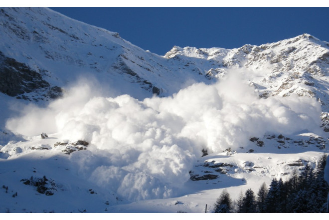 Xizəkçilər qar uçqununa düşdülər: 10 nəfərin taleyindən xəbər yoxdur 