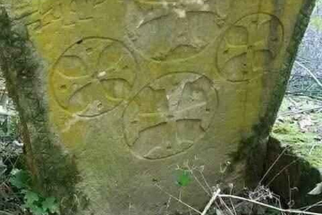 Əmirvan kəndində Albaniya dövrünə aid qeyri adi məzar daşı 