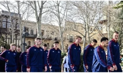 “Nyukasl”ın futbolçuları Bakı küçələrində 