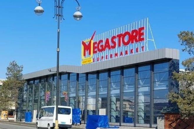 “Megastore” və “The Place”da istehlaka yararsız qida məhsulları aşkarlandı Fotolar