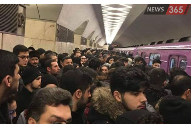 Metroda problem: Sərnişinlər qatardan düşürüldü 