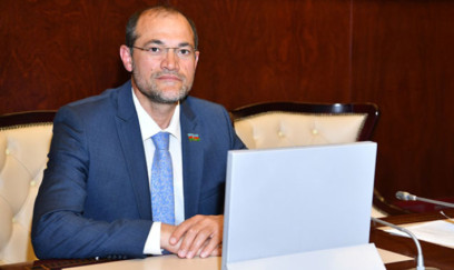 Deputatdan yol nişanları ilə bağlı təklif 