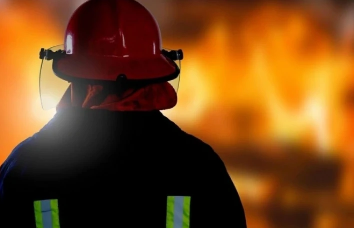 Nərimanov rayonunda yaşayış binasında yanğın baş verib, sakinlər təxliyə edilib