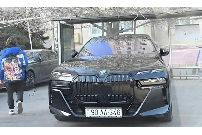 Dayanacaqda saxlayan “BMW” sürücüsü CƏZALANDIRILDI
