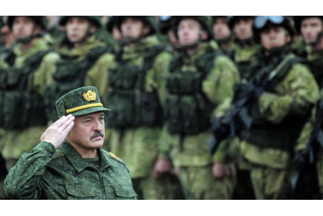 Belarus hərbi hissələri döyüş hazırlığına gətirilir 