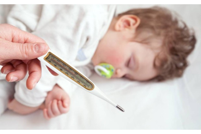 Gəncədə 3 yaşlı uşaq qızdırmadan öldü 