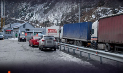 Gürcüstan Ermənistana gedən yük maşınlarını sərhəddən buraxmır 