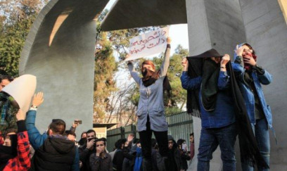 Tehranda tələbələrin etiraz aksiyası 