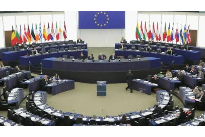 Avropa Parlamenti Aİ–ABŞ ticarət sazişi üzrə səsverməni təxirə salıb 