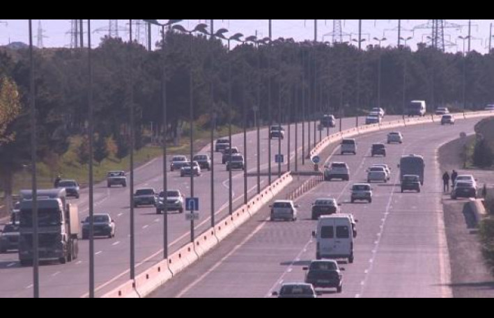 Diqqət: bu yolda sürücüləri saxlayıb, pul tələb edirlər 