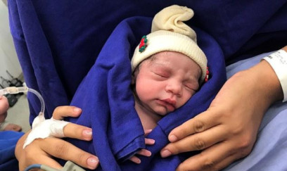 Ana bətni transplantasiyası edilən qadın dünyaya uşaq gətirdi 