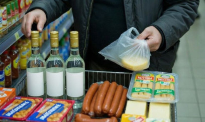 Marketdən araq, kolbasa oğurladı - “Yeyib-içmək istəyirdim” dedi 