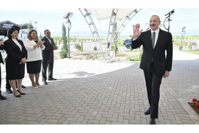 Prezident, xanımı və qızları Xocavənd sakinləri ilə görüşdülər 