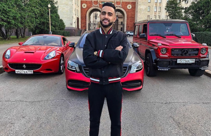 Rusiya bloqer Hüseyn Həsənovun SƏRVƏTİNİ ƏLİNDƏN ALDI