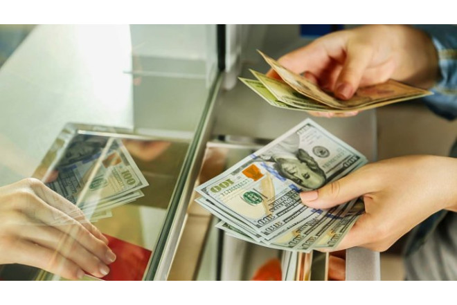 Azərbaycanda dollar satışı kəskin AZALIB 