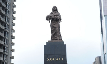 Rəsmilər Xocalı soyqırımı qurbanlarının xatirəsini yad edirlər 