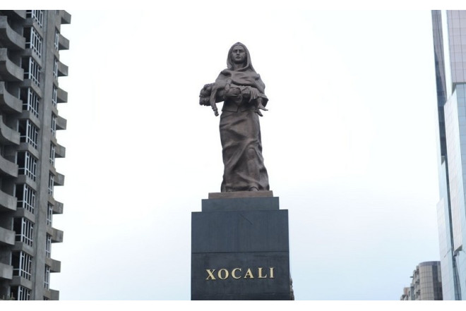 Rəsmilər Xocalı soyqırımı qurbanlarının xatirəsini yad edirlər 