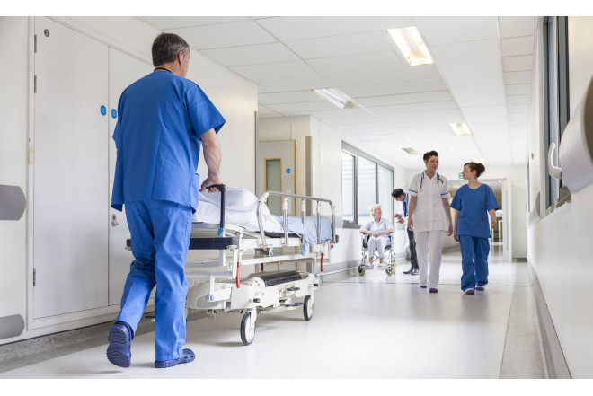 8 aylıq hamilə xəstəxanada qəflətən öldü 