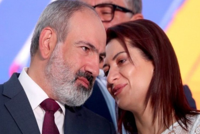 Anna Akopyan evi tərk etdi, Paşinyan üzr istədi 