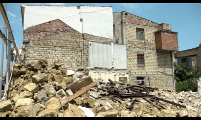 Bakının mərkəzindəki bəzi binalar sökülür - FOTO