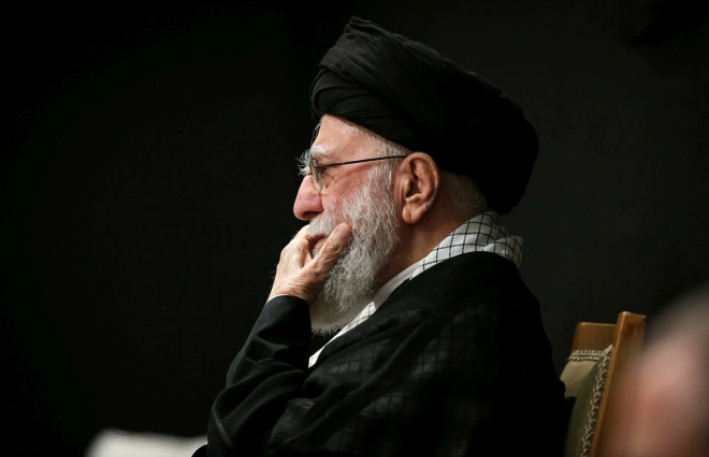 KİV: Xamenei təhlükəsiz yerə köçürülüb 