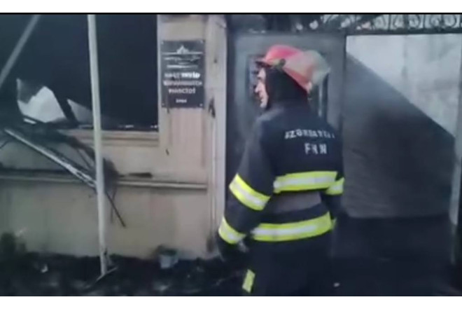 Qubada məscid tamamilə yandı - 