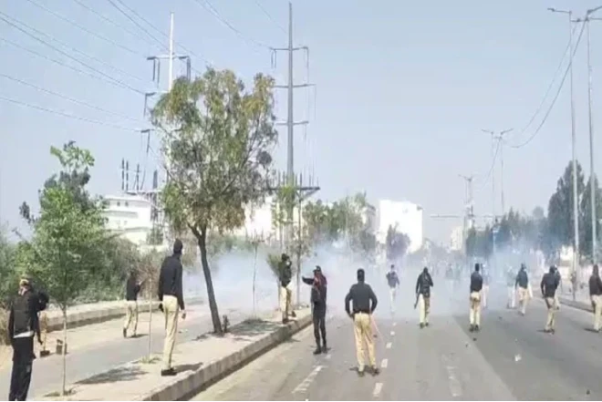 Pakistanda ABŞ konsulluğu qarşısında toqquşma olub, 8 nəfər ölüb 