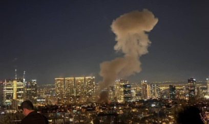 İranın raket zərbəsindən sonra Təl-Əvivdə yanğın baş verib 
