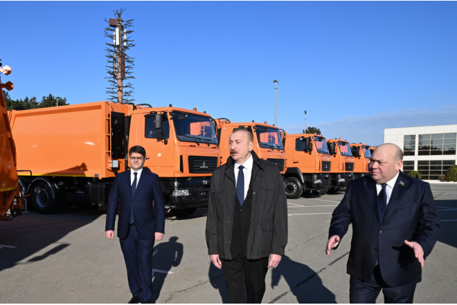 Prezident məişət tullantıları daşıyan texnikalarla tanış olub 